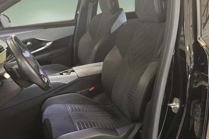Sort Peugeot e-3008 fra 2025