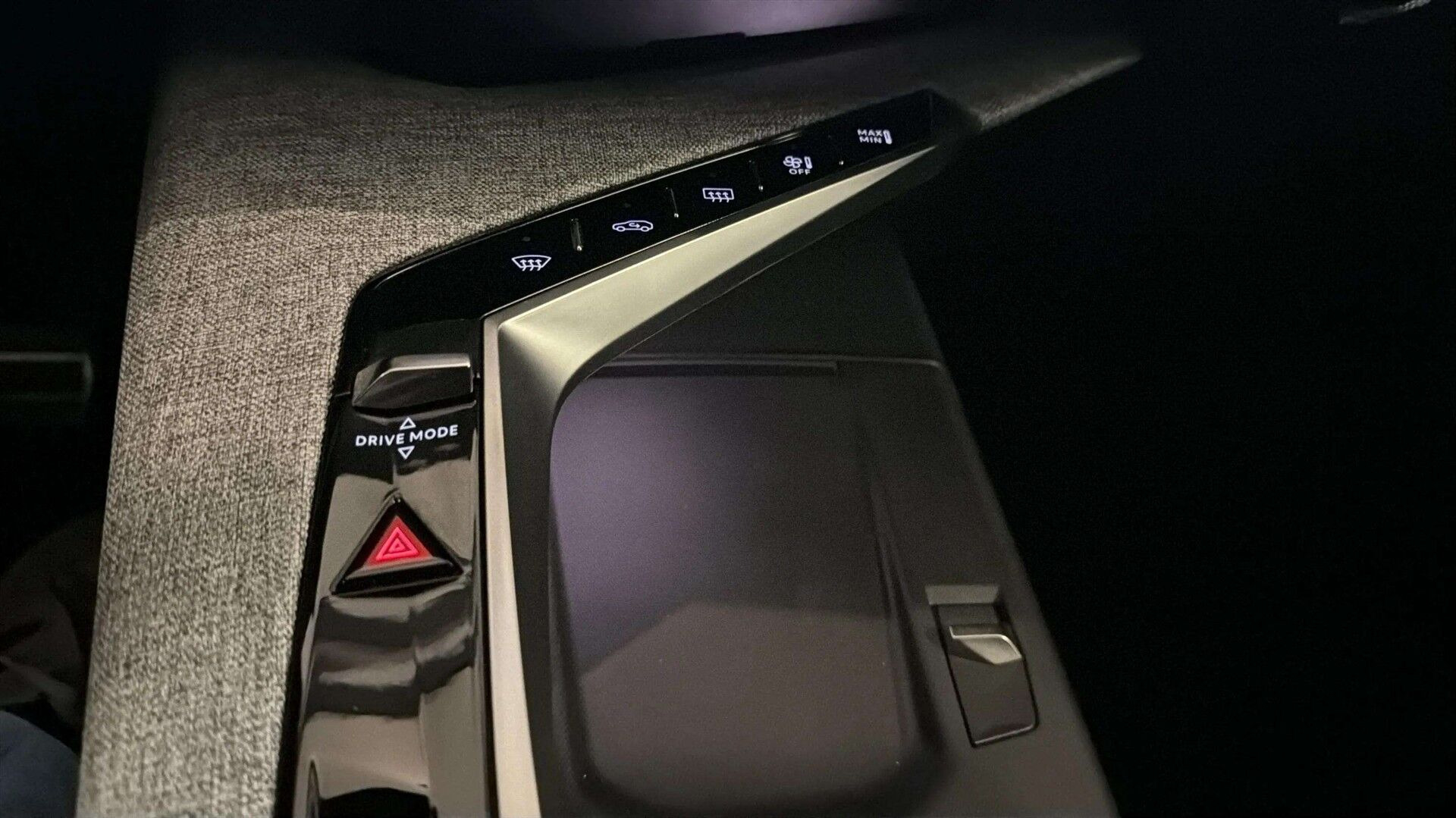 Sort Peugeot e-3008 fra 2025
