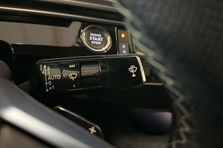 Sort Peugeot e-3008 fra 2025