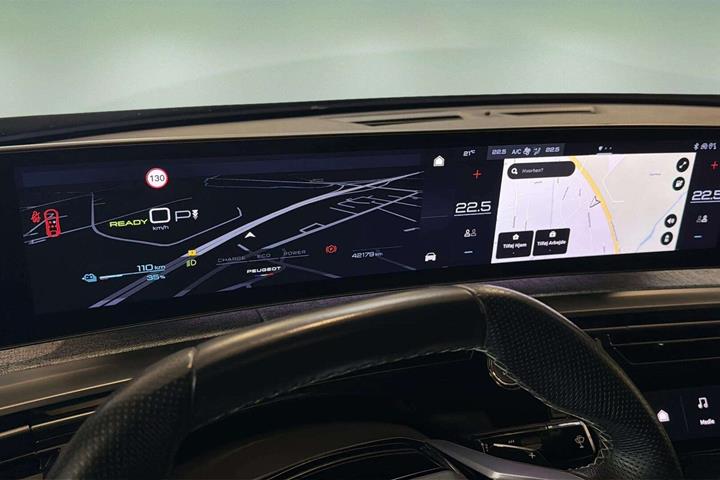 Sort Peugeot e-3008 fra 2025
