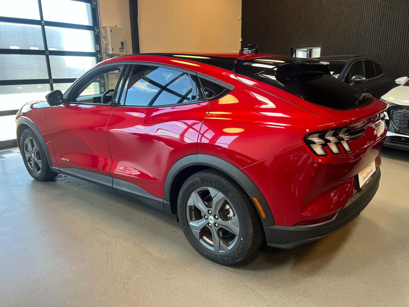 Rød Ford Mustang Mach-E fra 2023