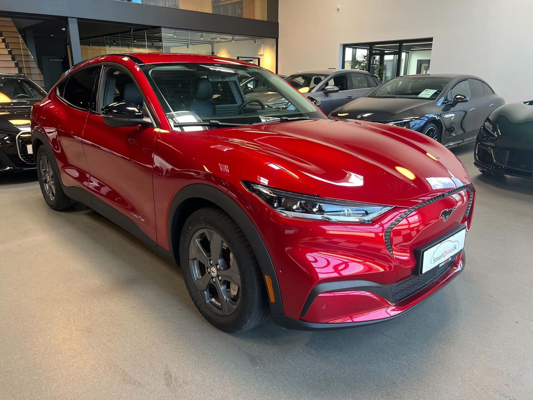 Rød Ford Mustang Mach-E fra 2023