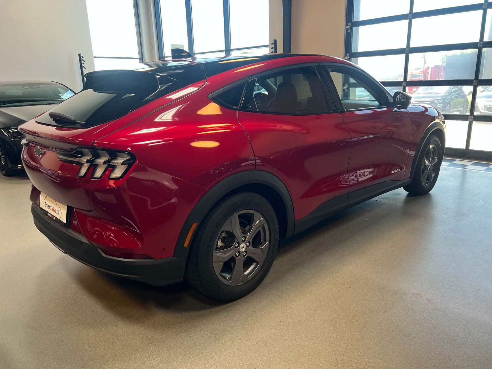 Rød Ford Mustang Mach-E fra 2023