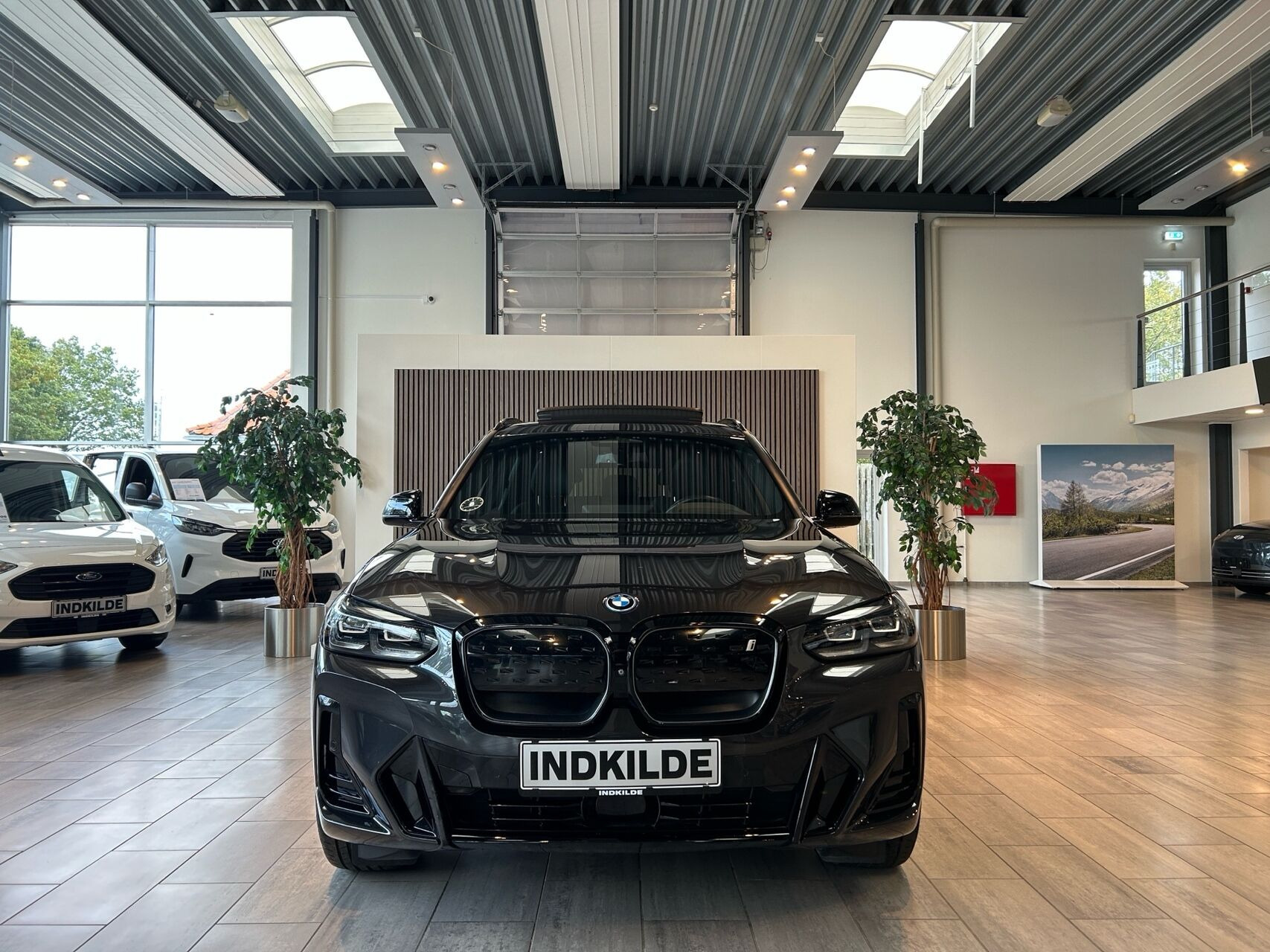 Grå BMW iX3 fra 2023