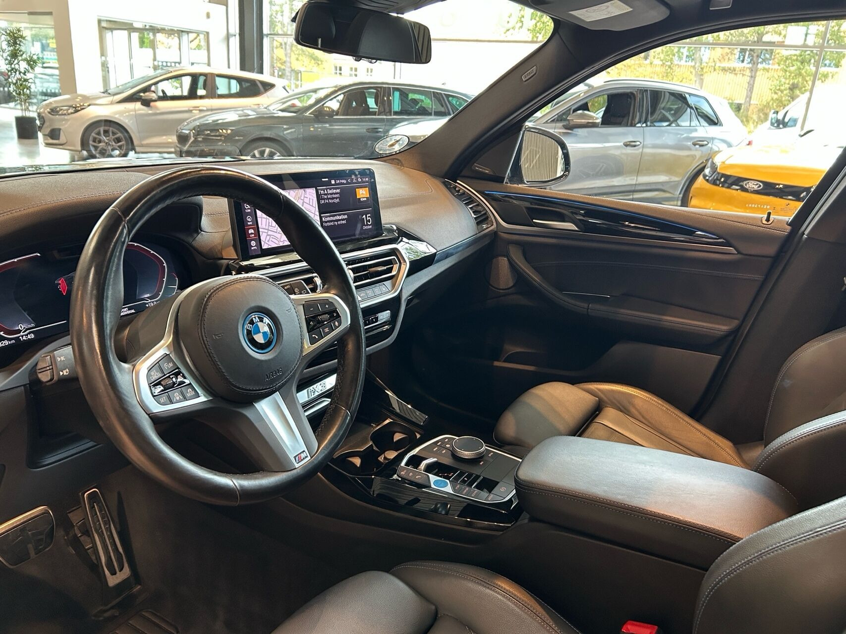 Grå BMW iX3 fra 2023