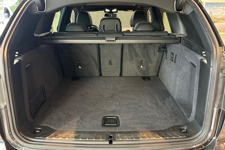 Grå BMW iX3 fra 2023