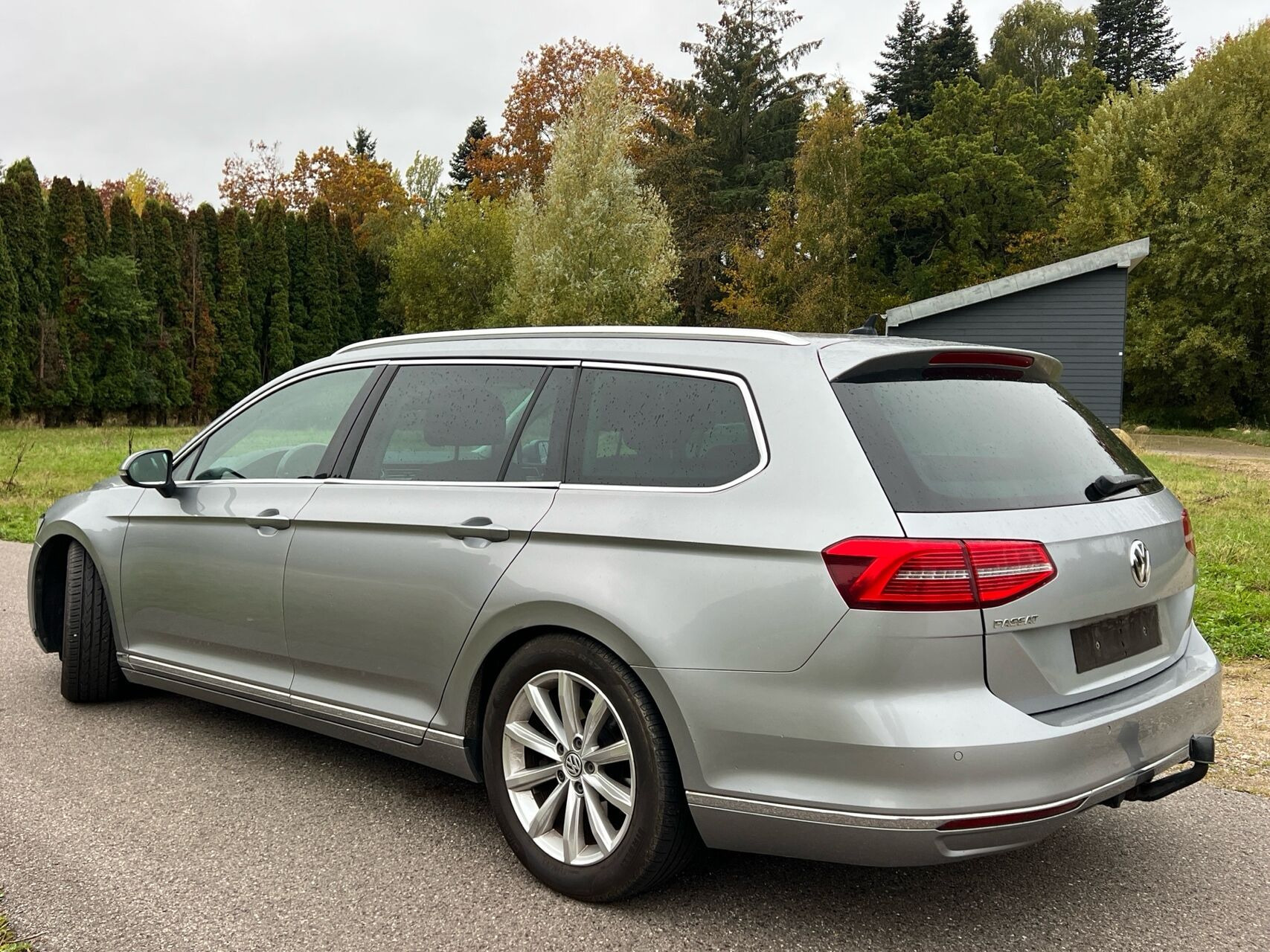 Sølv VW Passat fra 2017