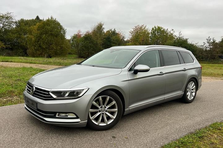 Sølv VW Passat fra 2017