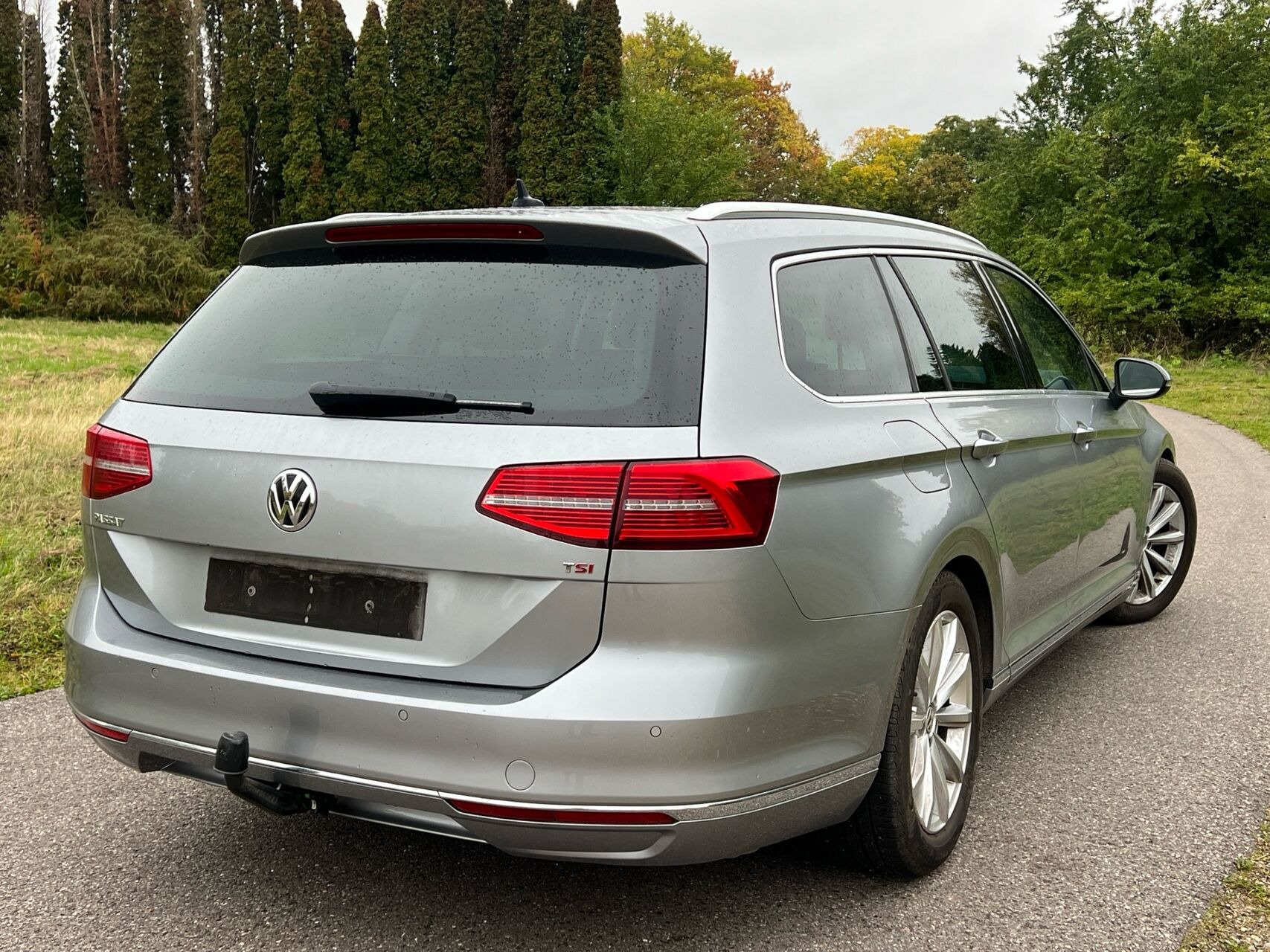 Sølv VW Passat fra 2017