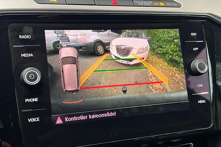 Sølv VW Passat fra 2017
