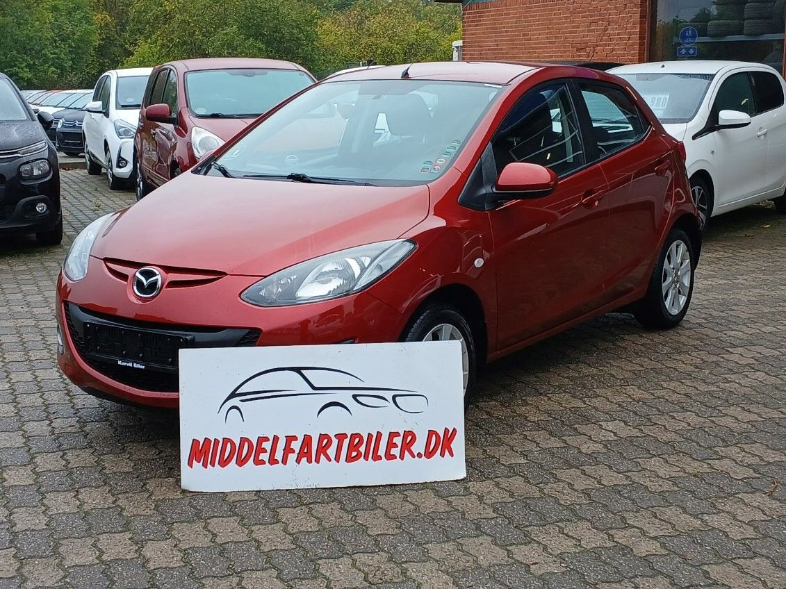 Rød Mazda 2 fra 2014