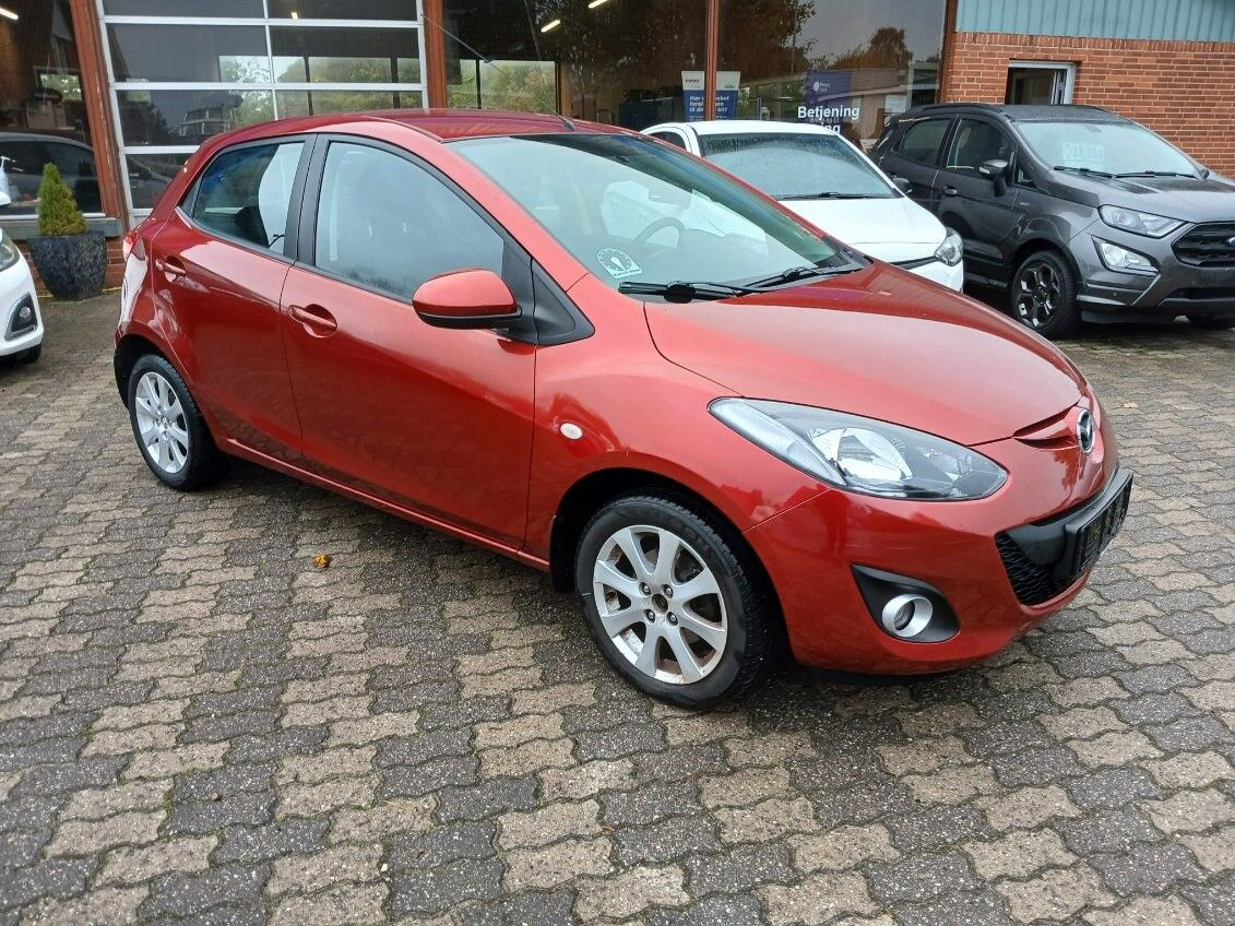 Rød Mazda 2 fra 2014