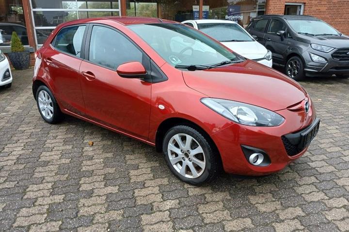 Rød Mazda 2 fra 2014