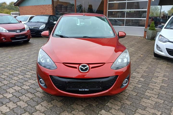 Rød Mazda 2 fra 2014