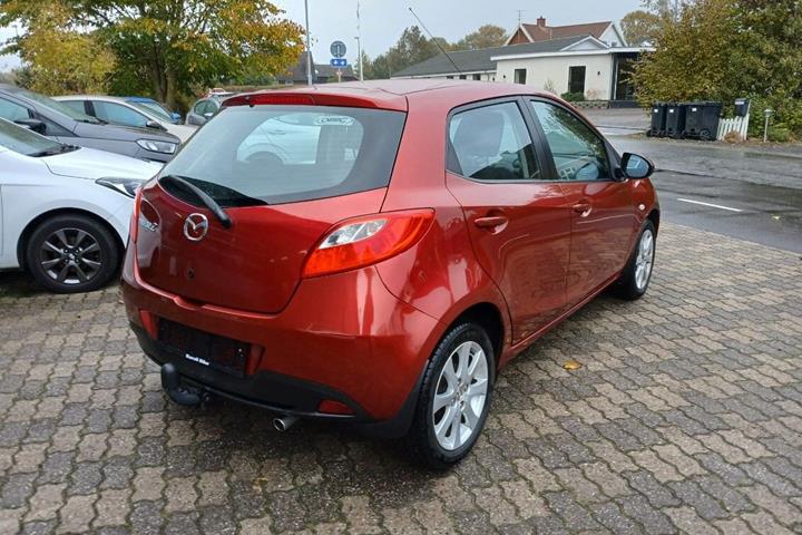 Rød Mazda 2 fra 2014