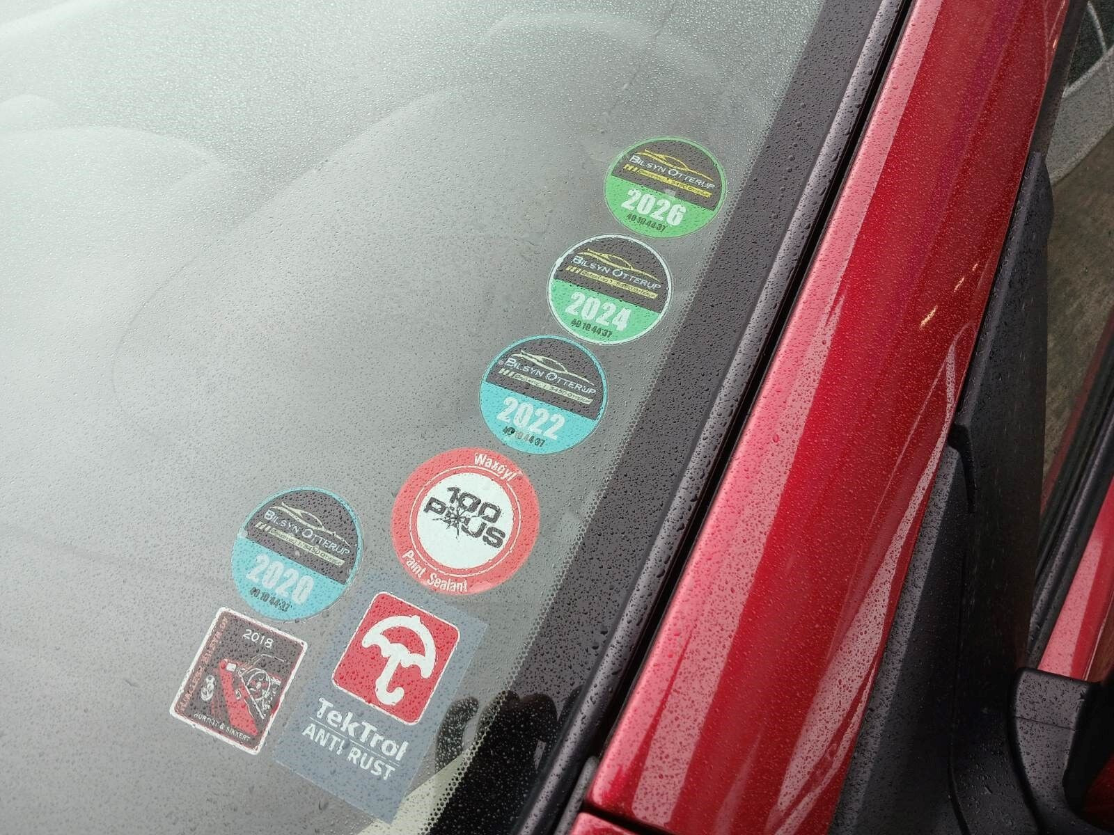 Rød Mazda 2 fra 2014