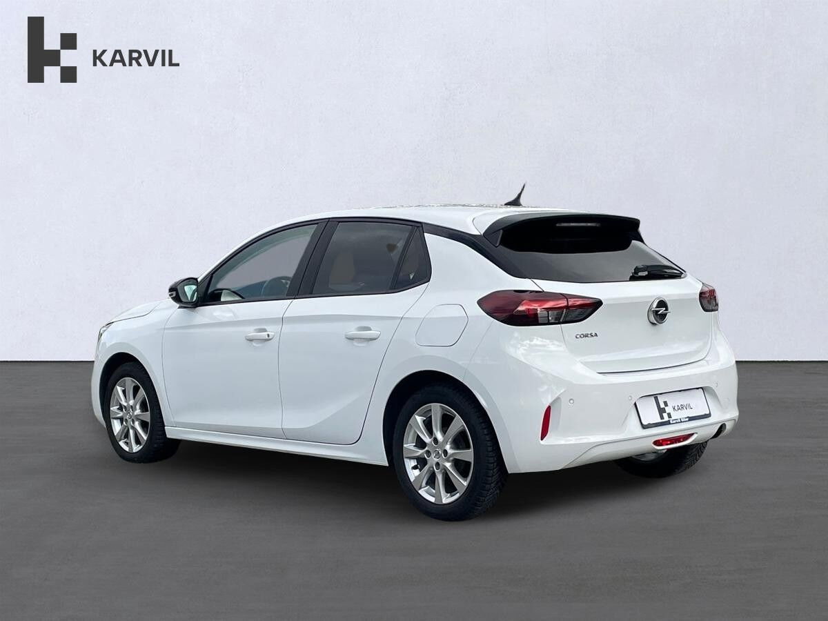 Hvid Opel Corsa fra 2023