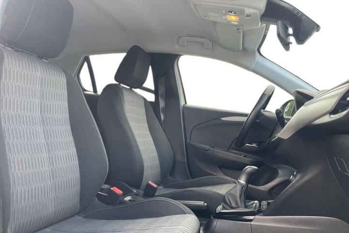 Hvid Opel Corsa fra 2023