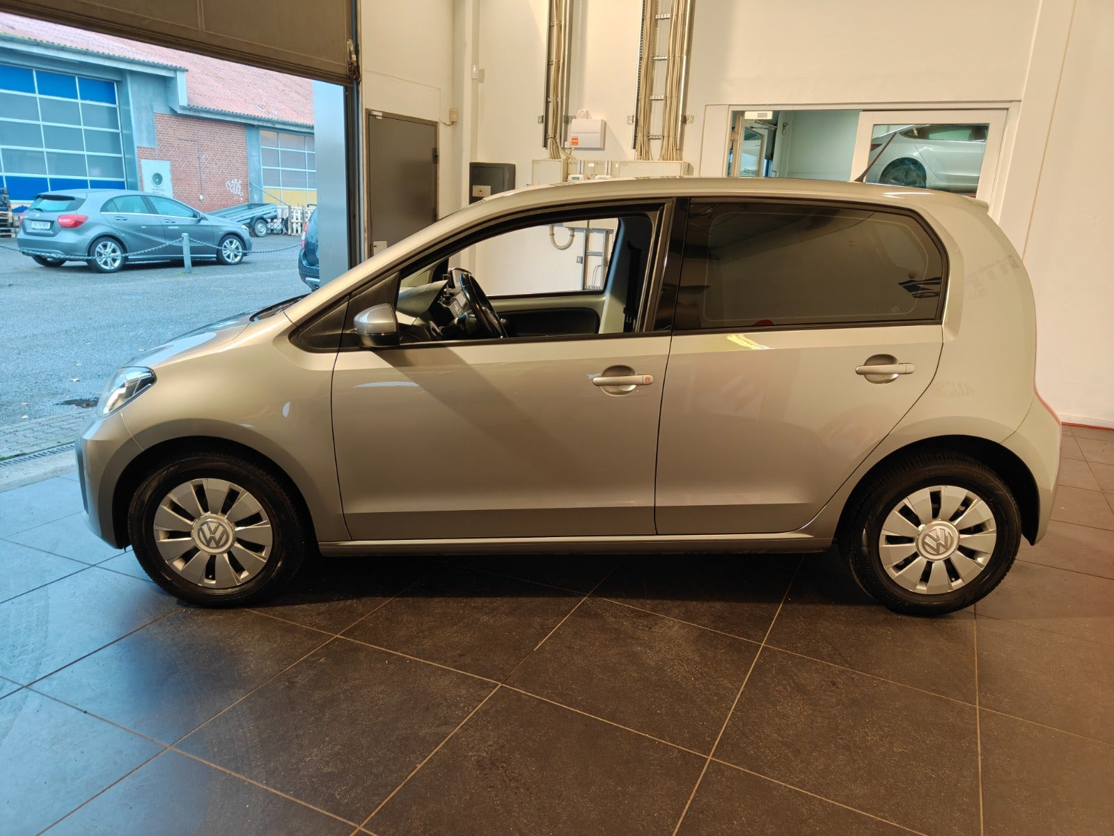 Grå VW UP! fra 2018