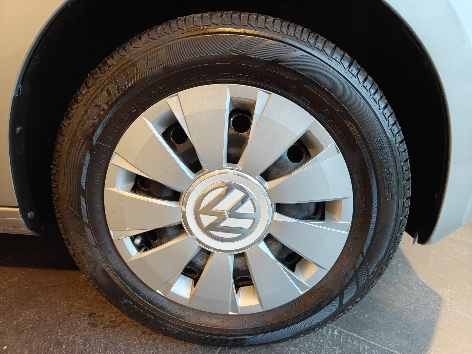 Grå VW UP! fra 2018