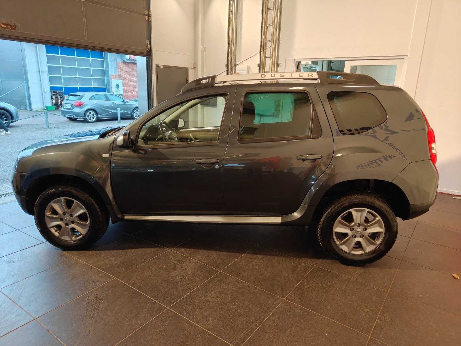 Sort Dacia Duster fra 2016