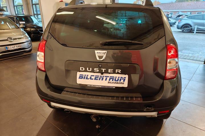 Sort Dacia Duster fra 2016