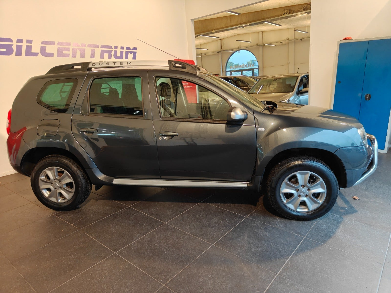Sort Dacia Duster fra 2016