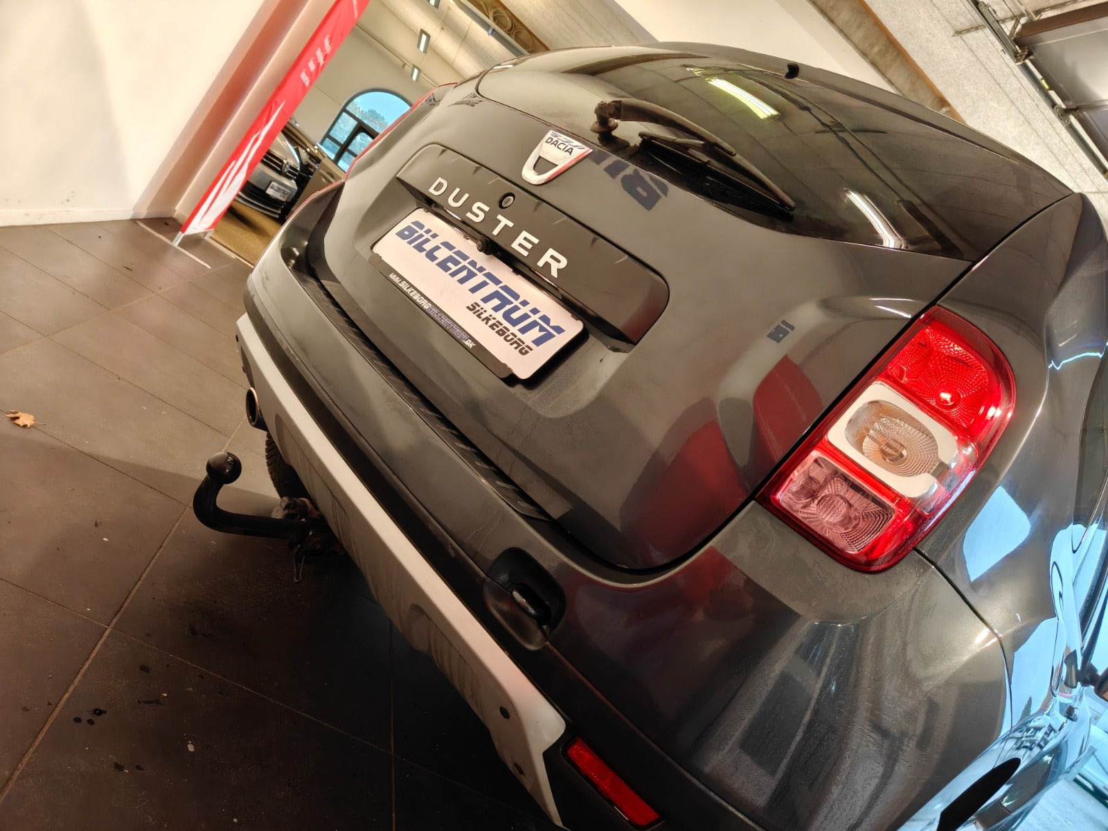 Sort Dacia Duster fra 2016