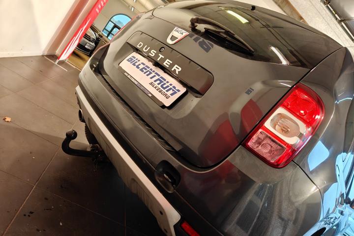 Sort Dacia Duster fra 2016