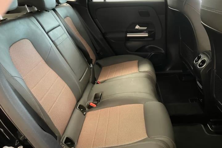 Sort Mercedes EQA250+ fra 2022