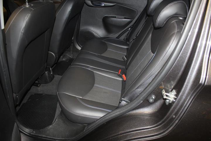 Grå Opel Karl fra 2016