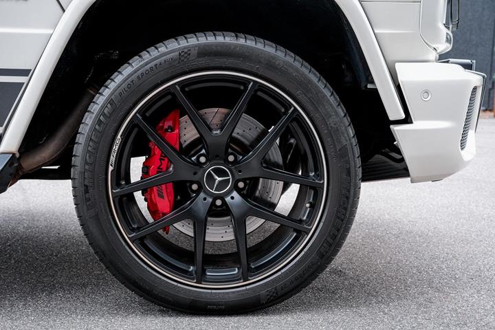 Gul Mercedes G63 fra 2016