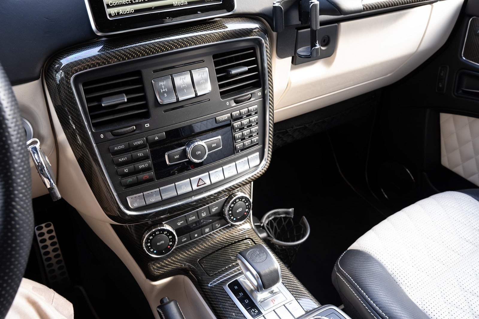 Gul Mercedes G63 fra 2016