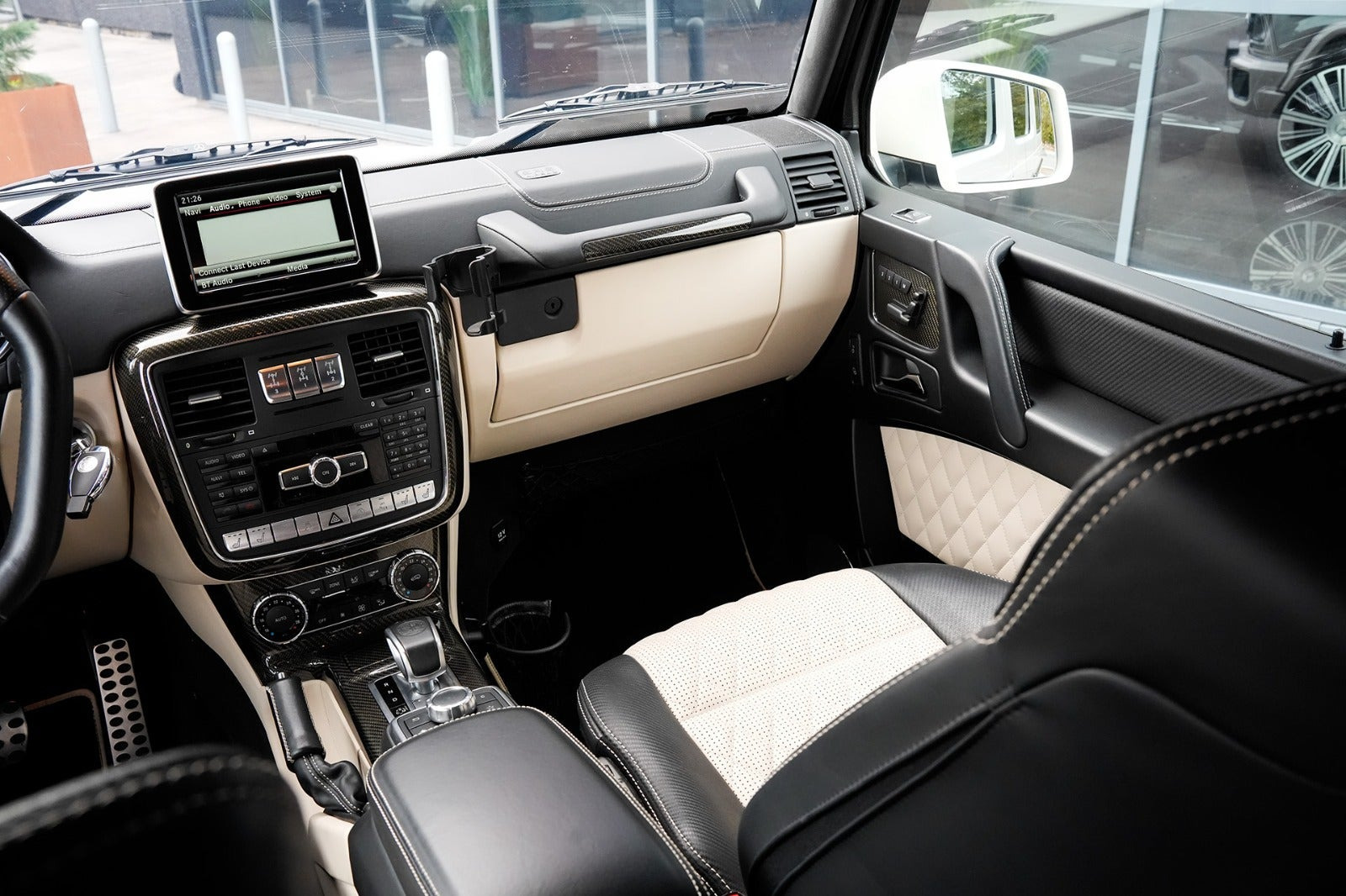 Gul Mercedes G63 fra 2016