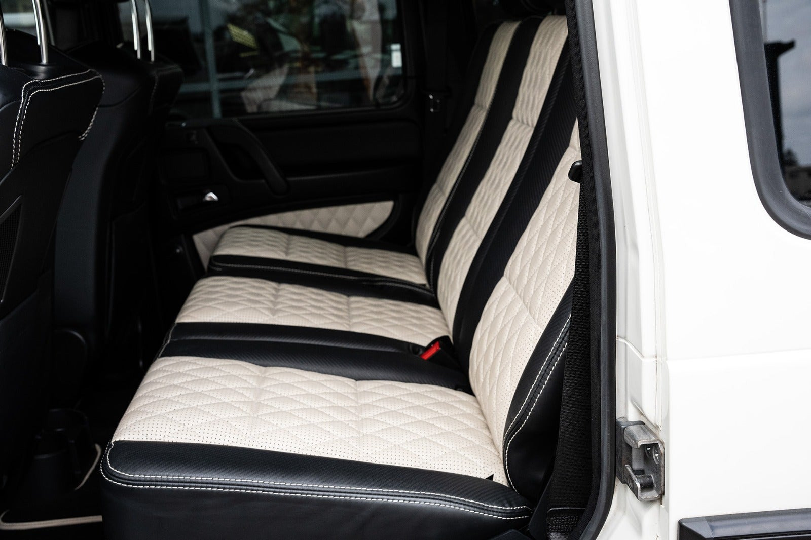 Gul Mercedes G63 fra 2016