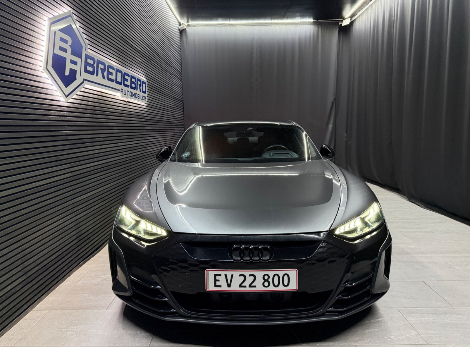 Grå Audi e-tron GT fra 2021