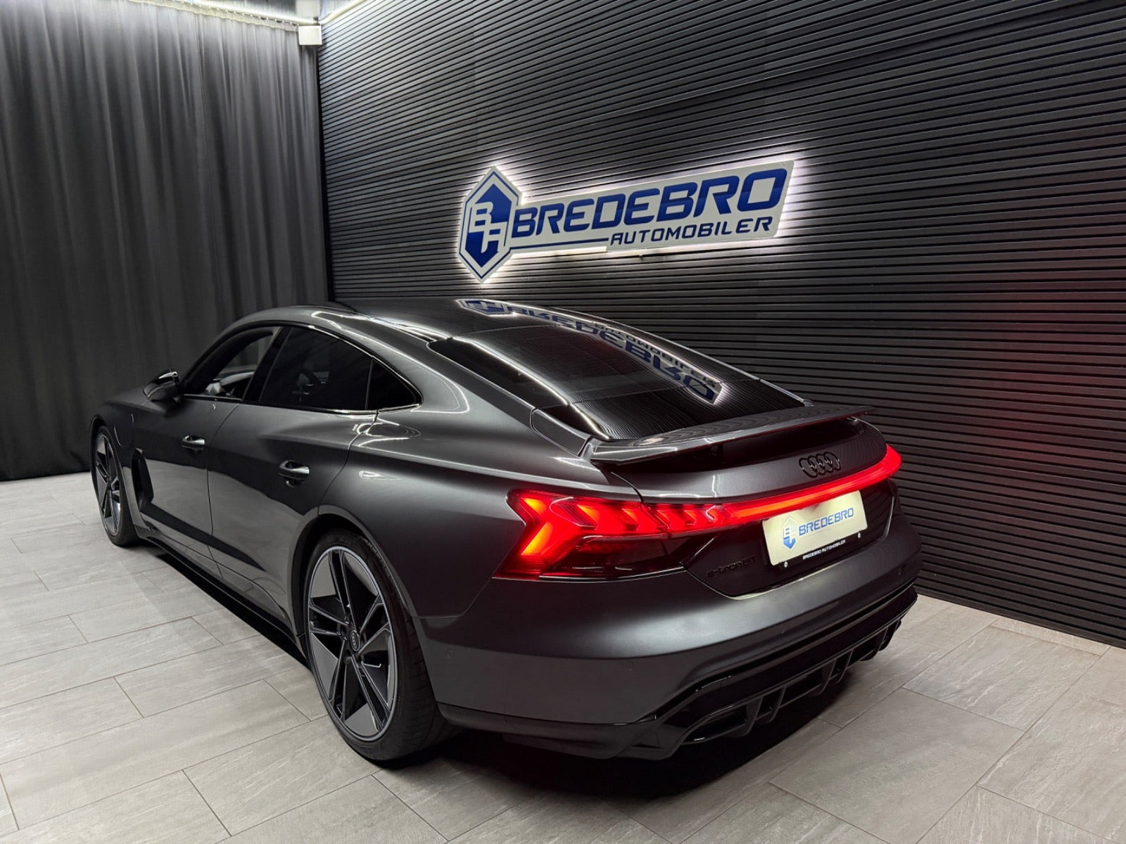 Grå Audi e-tron GT fra 2021