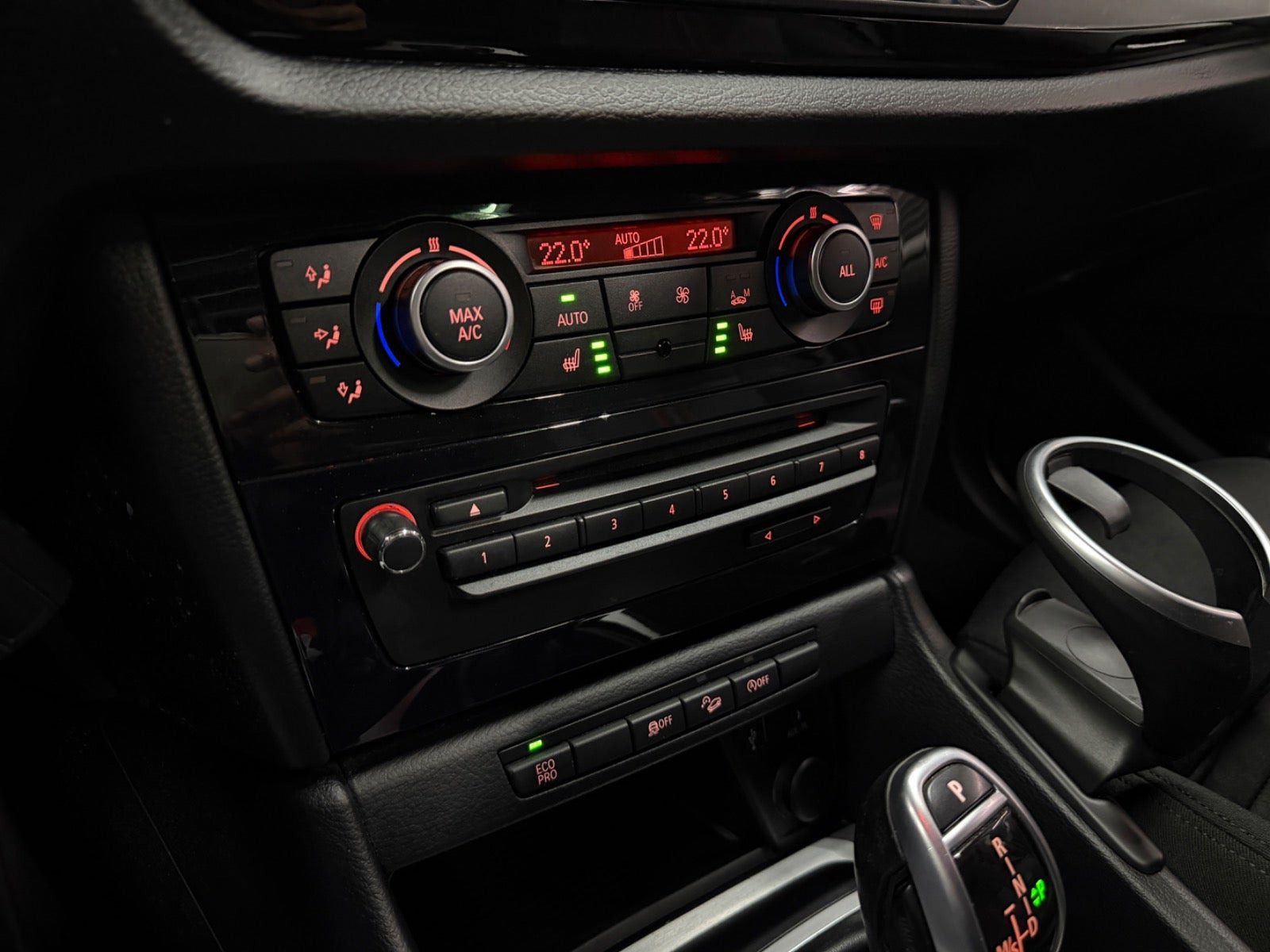 Hvid BMW X1 fra 2014