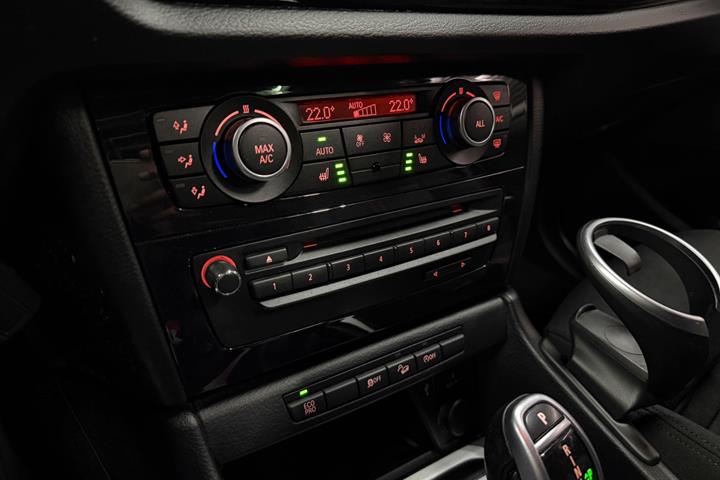 Hvid BMW X1 fra 2014