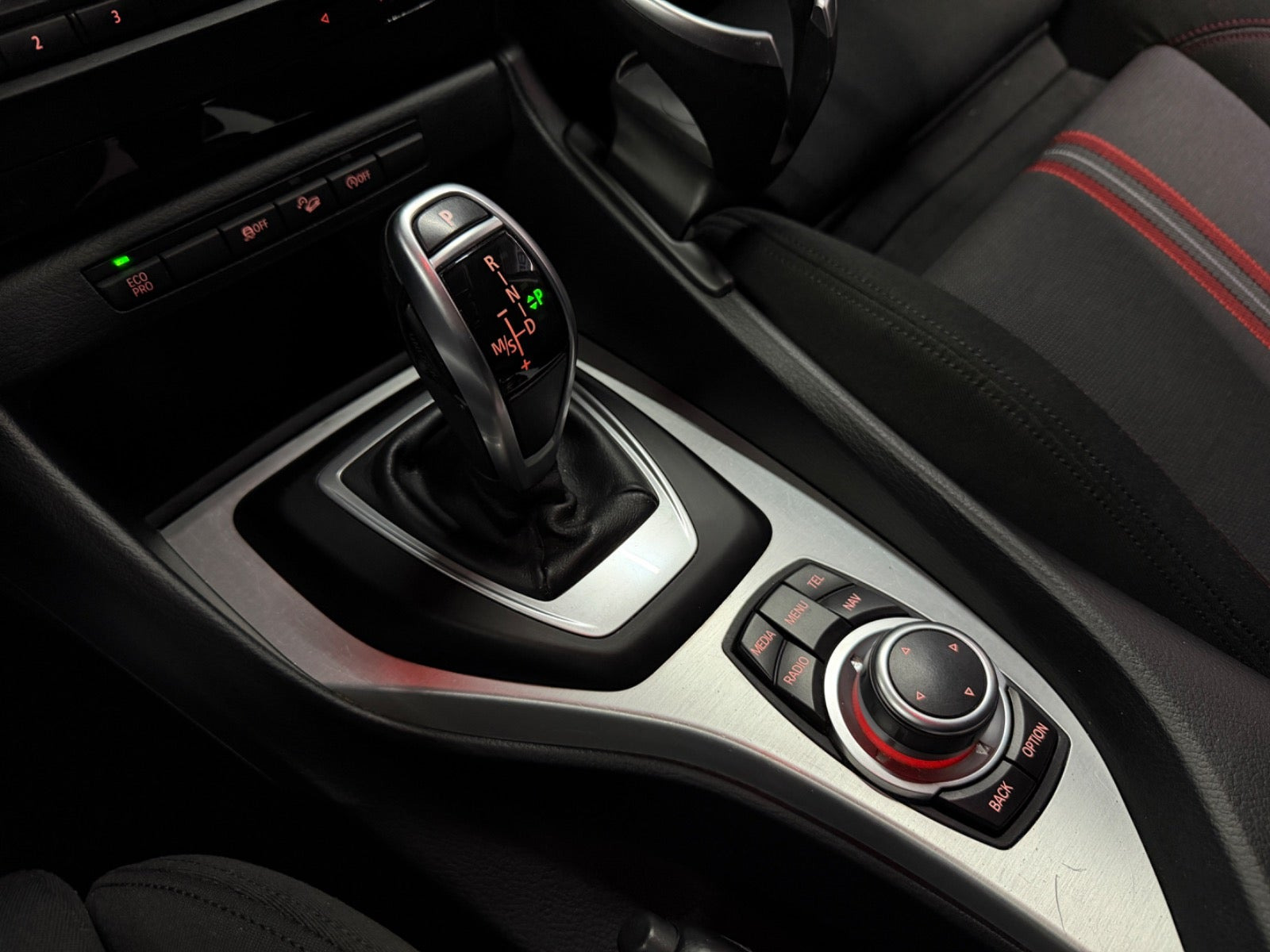 Hvid BMW X1 fra 2014