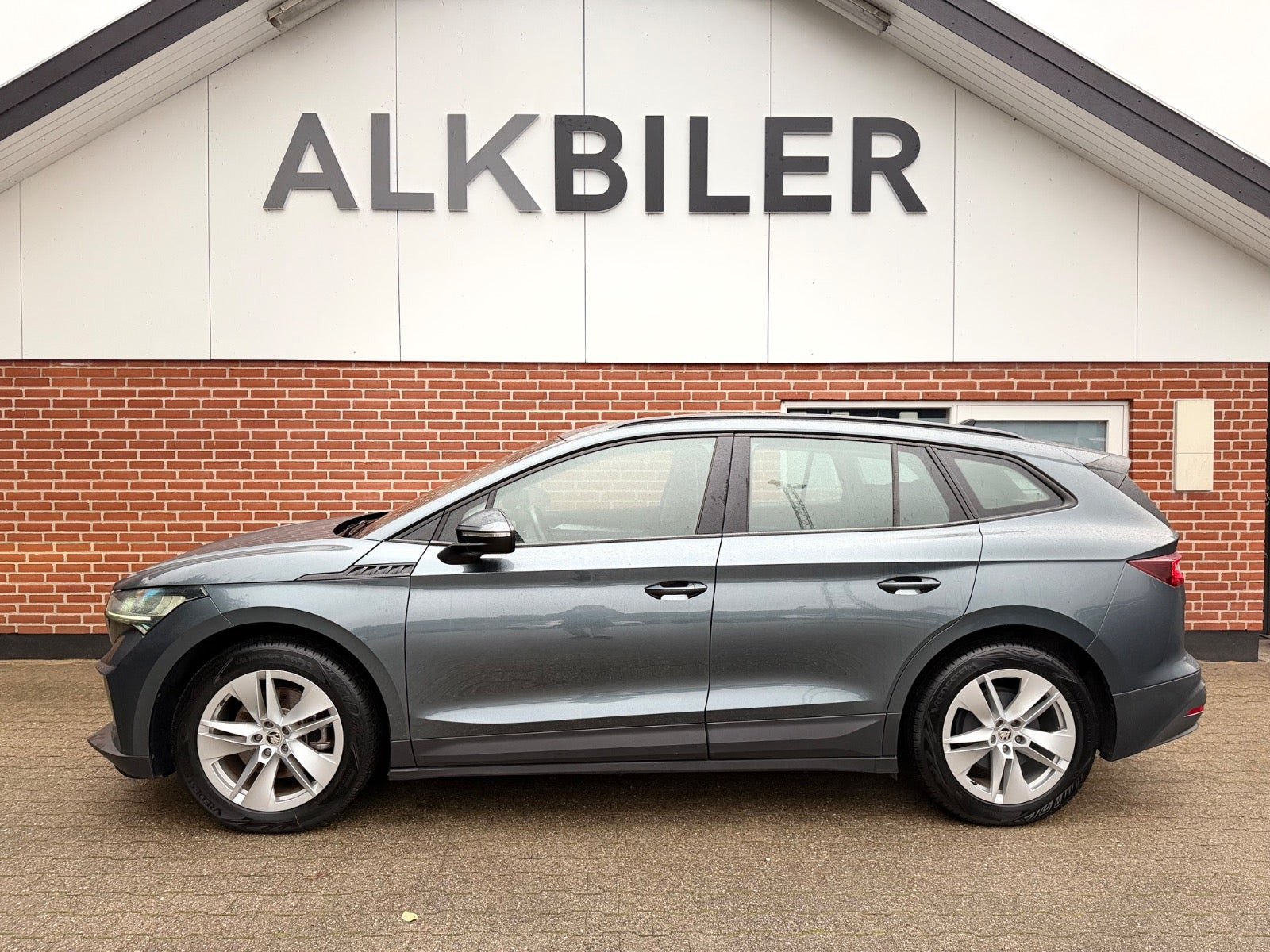 Blå Skoda Enyaq fra 2021