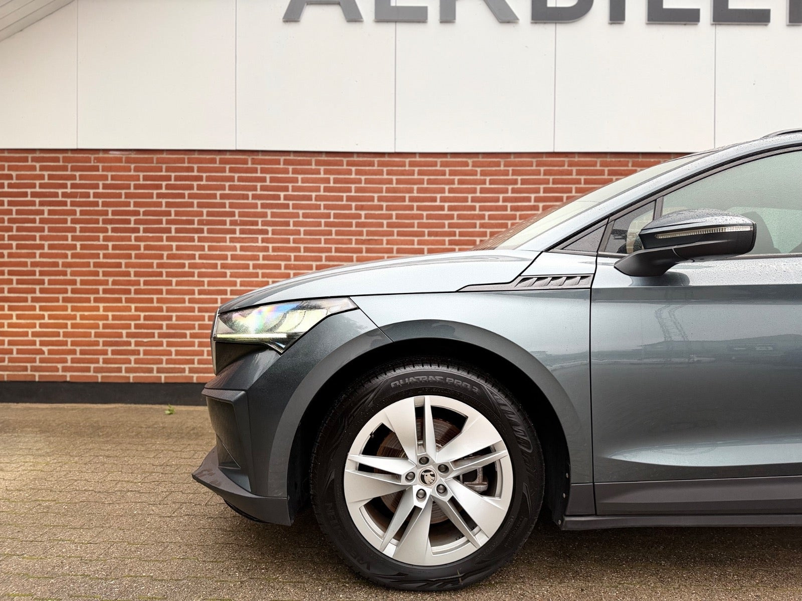 Blå Skoda Enyaq fra 2021