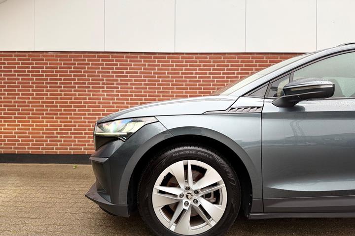 Blå Skoda Enyaq fra 2021