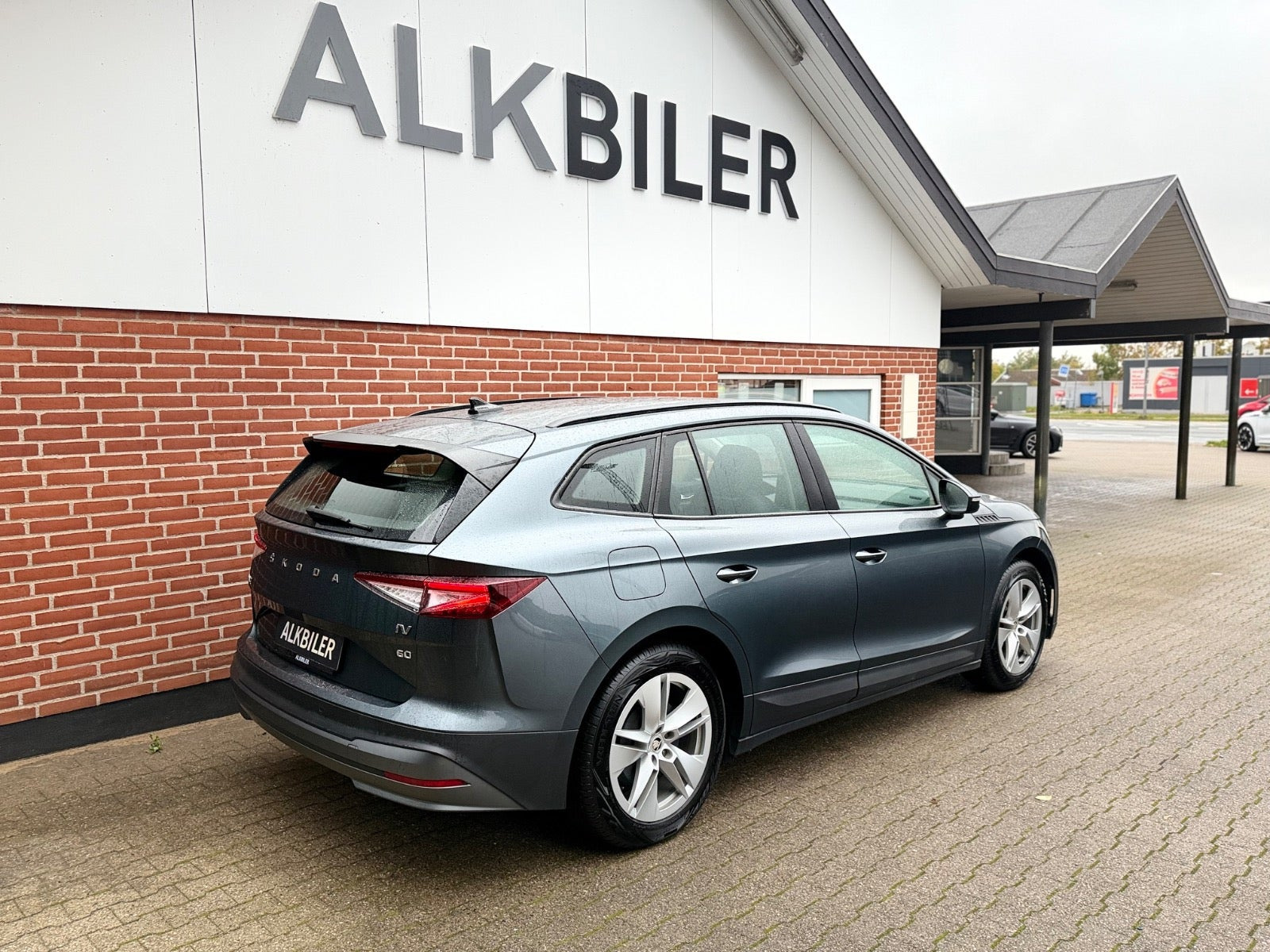 Blå Skoda Enyaq fra 2021