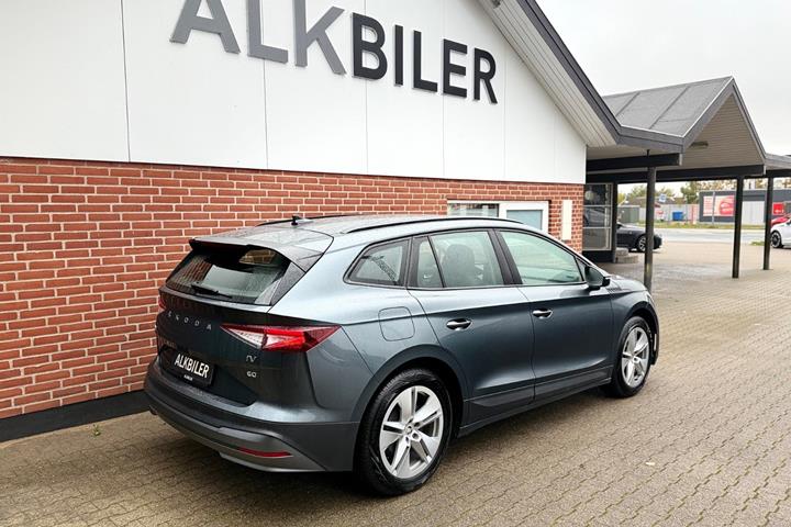Blå Skoda Enyaq fra 2021