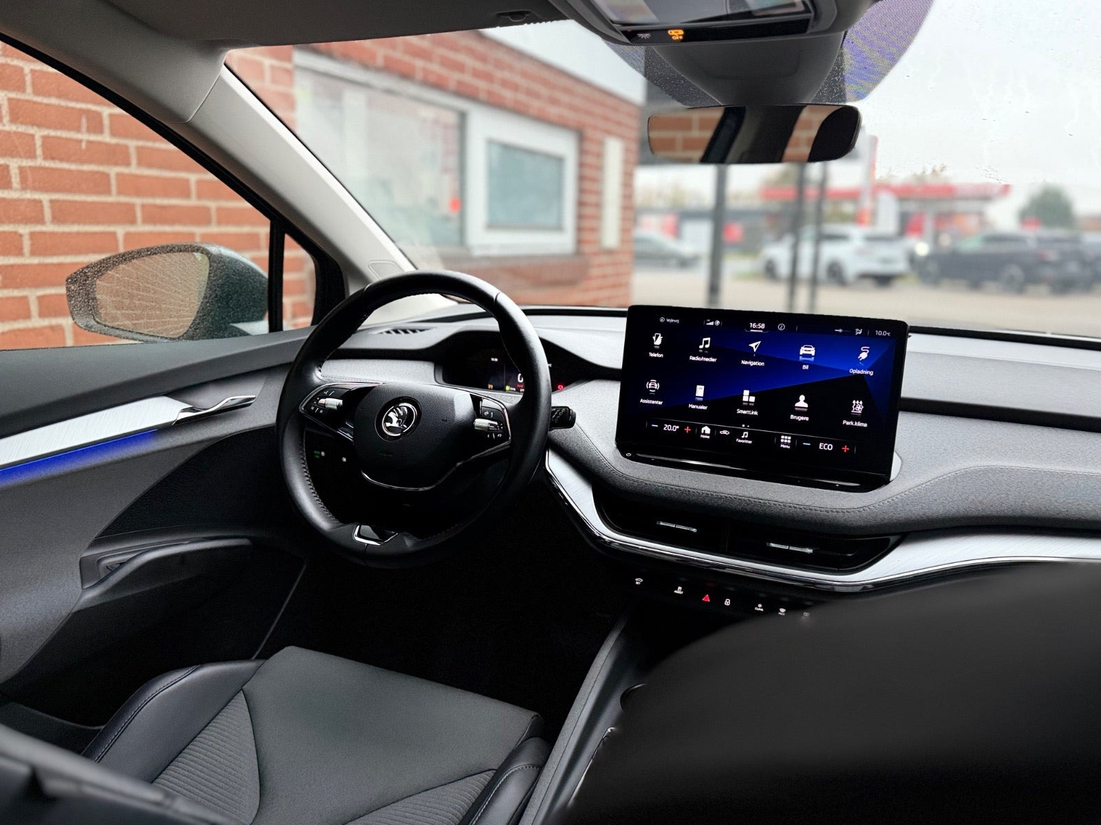 Blå Skoda Enyaq fra 2021