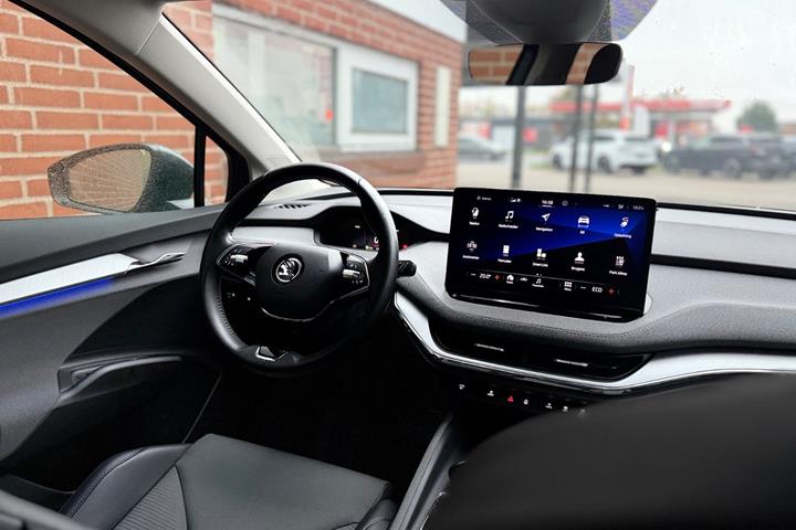 Blå Skoda Enyaq fra 2021