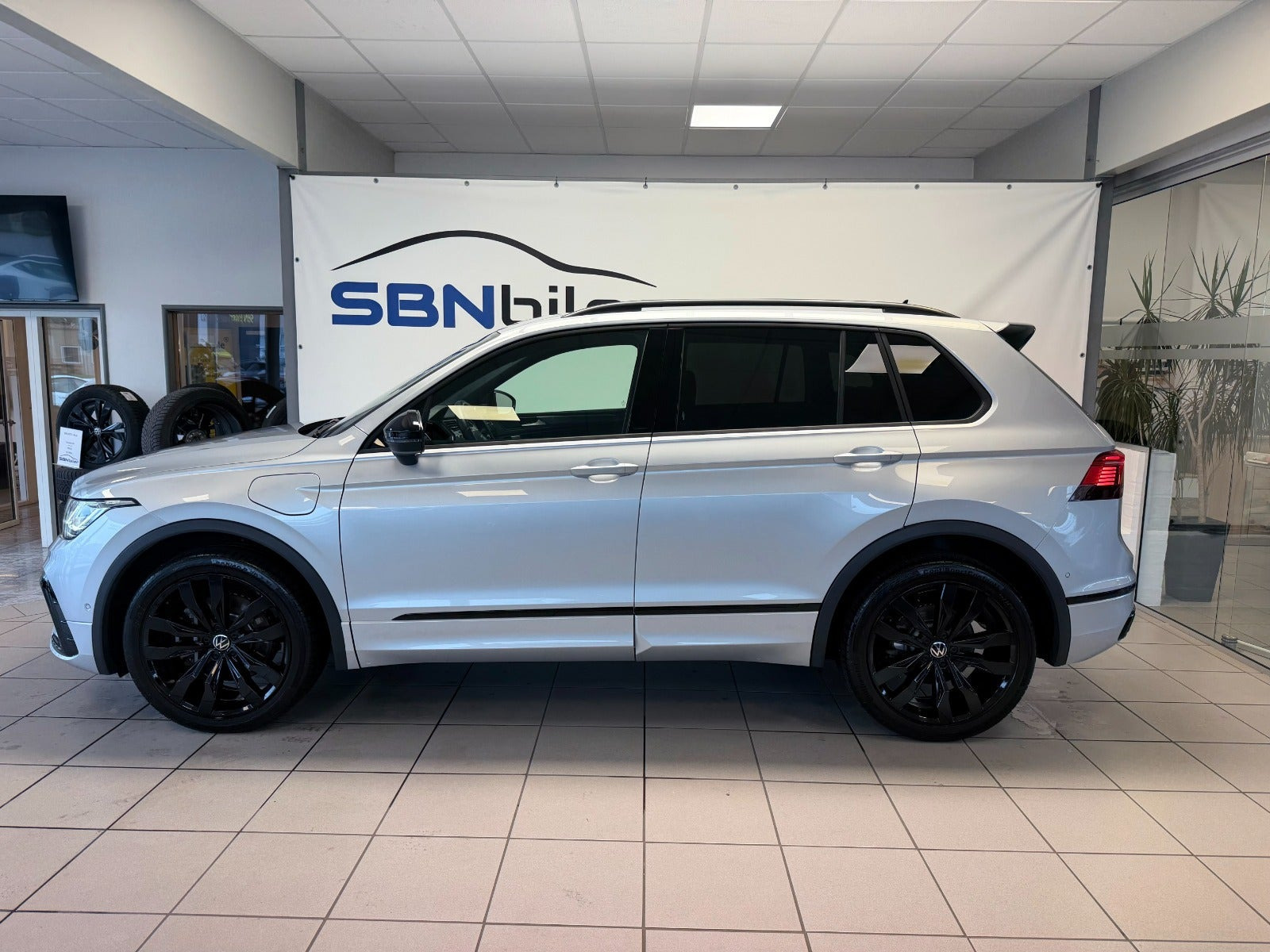 Sølv VW Tiguan fra 2024