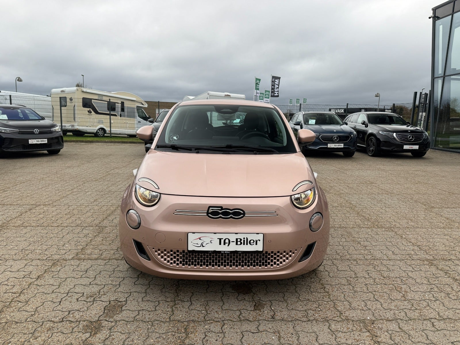 Grå Fiat 500e fra 2024