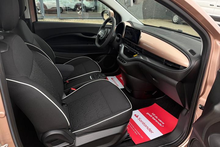 Grå Fiat 500e fra 2024